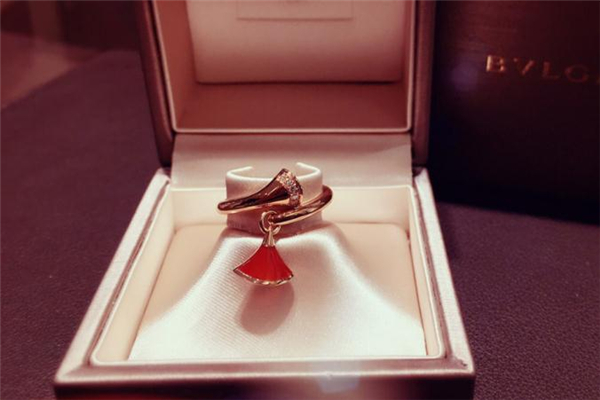 紅玉髓可以碰水嗎 紅玉髓可以戴著洗澡嗎 紅玉髓可以碰水嗎 紅玉髓可以戴著洗澡嗎