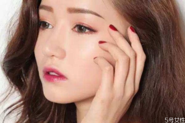 冷皮適合什么顏色口紅 適合冷白皮的口紅顏色 冷皮適合什么顏色口紅 適合冷白皮的口紅顏色