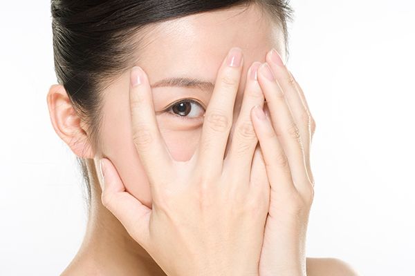 刮痧對消除眼袋有作用嗎 如何刮痧去眼袋 刮痧對消除眼袋有作用嗎 如何刮痧去眼袋