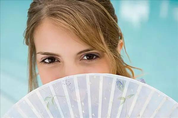 刮痧對消除眼袋有作用嗎 如何刮痧去眼袋 刮痧對消除眼袋有作用嗎 如何刮痧去眼袋