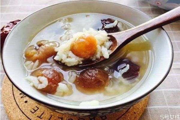 什么湯比較補(bǔ)血呢 產(chǎn)后應(yīng)該多喝什么湯呢 什么湯比較補(bǔ)血呢 產(chǎn)后應(yīng)該多喝什么湯呢