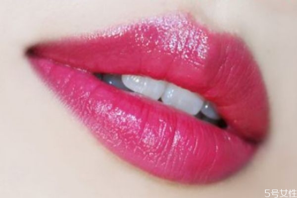 用清水可以卸口紅嗎 卸口紅的妙招 用清水可以卸口紅嗎 卸口紅的妙招