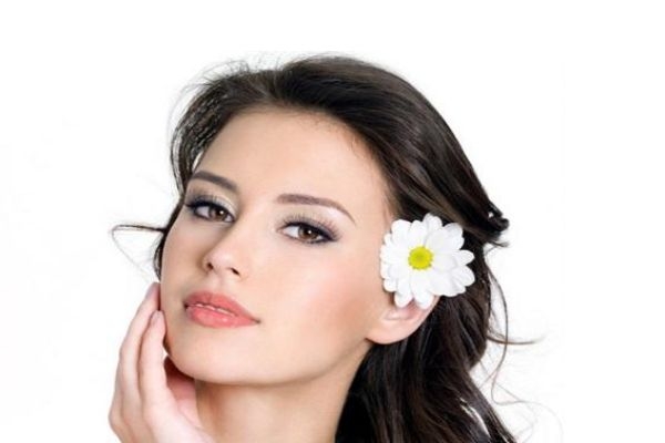 臉部出油是水分多了還是少呢 臉部出油的原因有什么呢 臉部出油是水分多了還是少呢 臉部出油的原因有什么呢