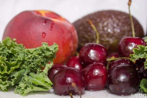 骨質(zhì)疏松應該怎么治療呢 骨質(zhì)疏松應該多吃點什么呢