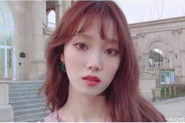 粉棕色適合什么膚色 爆紅的粉棕色頭發(fā) 粉棕色適合什么膚色 爆紅的粉棕色頭發(fā)