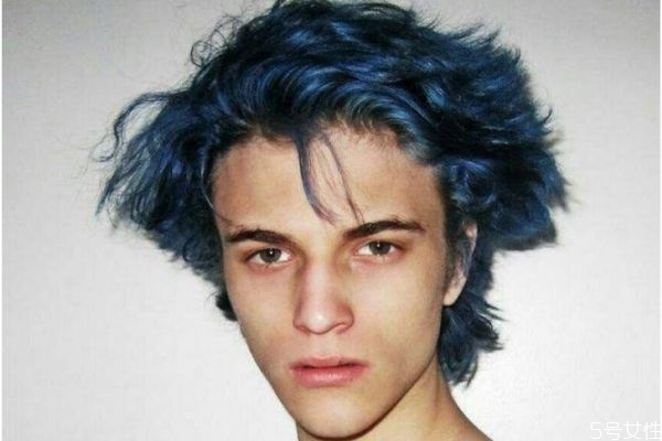 藍黑色染成黑色是怎么回事 黑藍色頭發(fā)還能改色嗎 藍黑色染成黑色是怎么回事 黑藍色頭發(fā)還能改色嗎