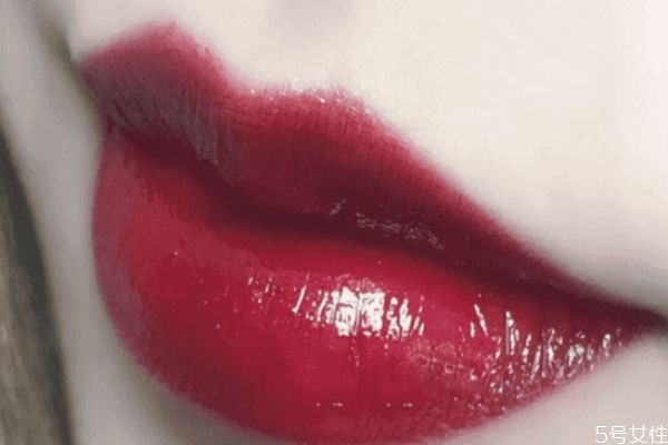 冷皮適合什么顏色口紅 適合冷白皮的口紅顏色 冷皮適合什么顏色口紅 適合冷白皮的口紅顏色