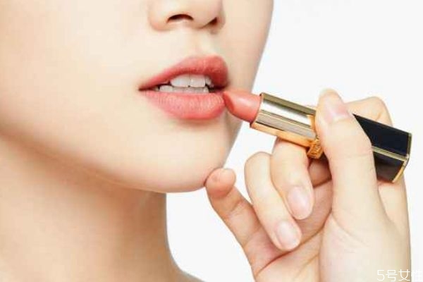 冷皮適合什么顏色口紅 適合冷白皮的口紅顏色 冷皮適合什么顏色口紅 適合冷白皮的口紅顏色