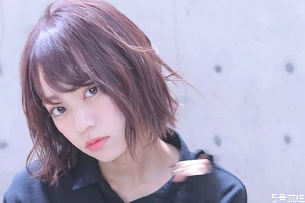 粉棕色適合什么膚色 爆紅的粉棕色頭發(fā) 粉棕色適合什么膚色 爆紅的粉棕色頭發(fā)