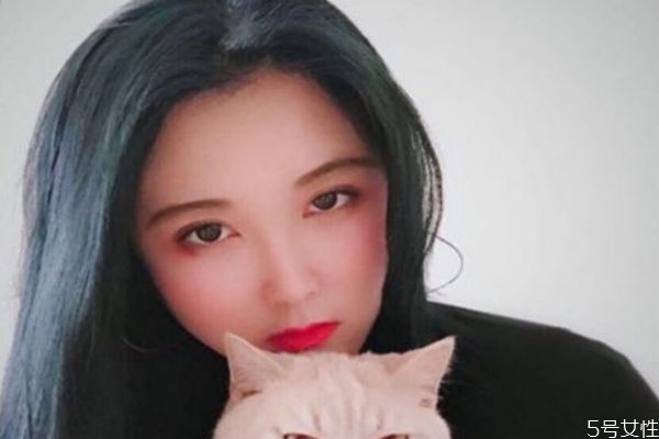 藍黑色掉色后是什么顏色 藍黑色頭發(fā)褪色后圖片 藍黑色掉色后是什么顏色 藍黑色頭發(fā)褪色后圖片