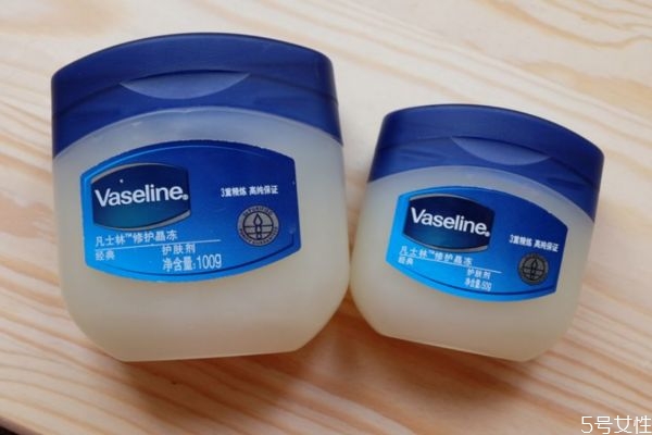 凡士林怎么涂嘴唇 凡士林涂嘴唇有什么好處 凡士林怎么涂嘴唇 凡士林涂嘴唇有什么好處