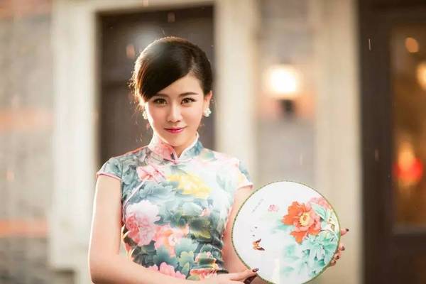 穿旗袍適合什么包 穿旗袍適合什么款式的包 穿旗袍適合什么包 穿旗袍適合什么款式的包