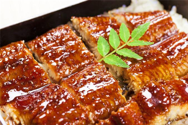 鰻魚哪個(gè)部位不能吃 鰻魚內(nèi)臟可以吃嗎 鰻魚哪個(gè)部位不能吃 鰻魚內(nèi)臟可以吃嗎