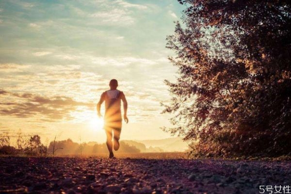 狐臭是什么引起的呢 狐臭形成的原因有什么呢 狐臭是什么引起的呢 狐臭形成的原因有什么呢