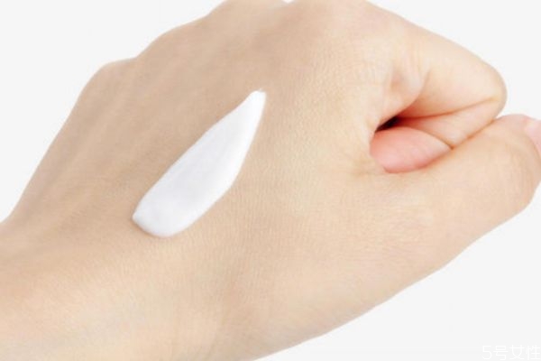 護(hù)手霜分男女款嗎 護(hù)手霜主要是分膚質(zhì) 護(hù)手霜分男女款嗎 護(hù)手霜主要是分膚質(zhì)