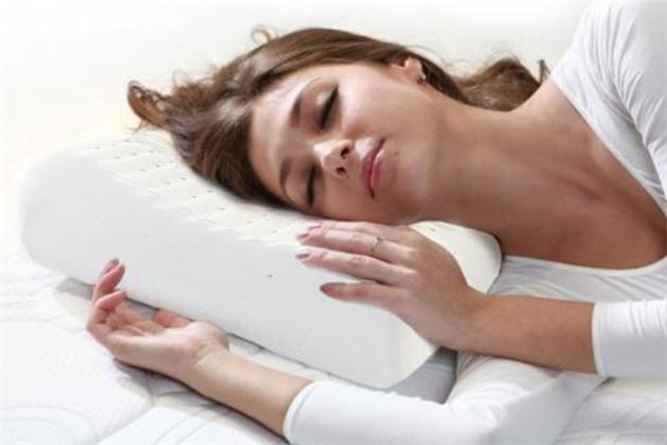 乳膠枕頭為什么不能曬 乳膠枕頭曬太陽(yáng)后有味還能用嗎 乳膠枕頭為什么不能曬 乳膠枕頭曬太陽(yáng)后有味還能用嗎