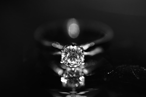 失去光彩的鉆石要如何恢復 買鉆石怎么樣才能買到高品質的