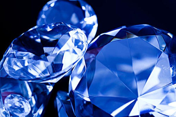 失去光彩的鉆石要如何恢復 買鉆石怎么樣才能買到高品質的