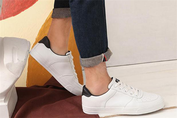 男生穿什么運動鞋好看 男生穿什么運動鞋時髦 男生穿什么運動鞋好看 男生穿什么運動鞋時髦
