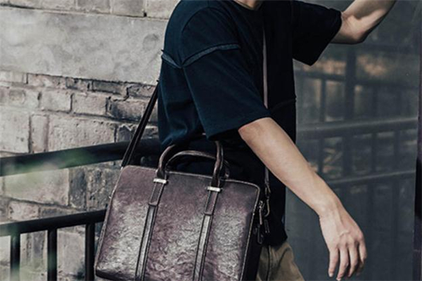 男生上班背什么包好看 男生上班適合背什么包 男生上班背什么包好看 男生上班適合背什么包