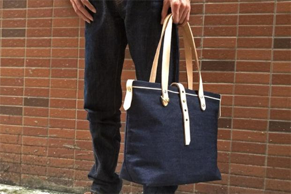 男生上班背什么包好看 男生上班適合背什么包 男生上班背什么包好看 男生上班適合背什么包