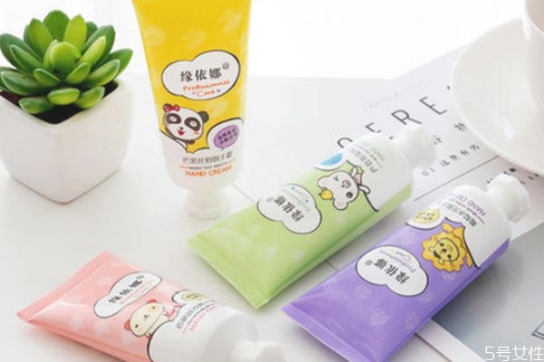 什么樣的護(hù)手霜適合當(dāng)作手膜用 什么護(hù)手霜不宜當(dāng)手膜用 什么樣的護(hù)手霜適合當(dāng)作手膜用 什么護(hù)手霜不宜當(dāng)手膜用