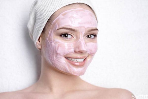 補(bǔ)水面膜白天可以敷嗎 白天哪個(gè)點(diǎn)敷面膜最好 補(bǔ)水面膜白天可以敷嗎 白天哪個(gè)點(diǎn)敷面膜最好