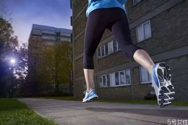 正確的跑步方法是什么呢 如何正確跑步呢 正確的跑步方法是什么呢 如何正確跑步呢