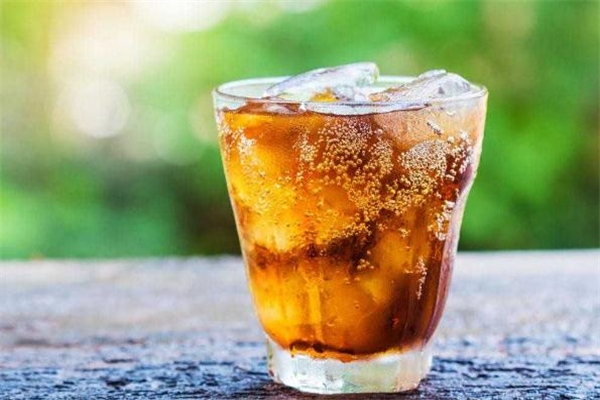 碳酸飲料對骨骼的影響大嗎 碳酸飲料會影響骨骼發(fā)育嗎 碳酸飲料對骨骼的影響大嗎 碳酸飲料會影響骨骼發(fā)育嗎