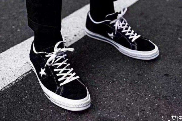 情侶能送鞋嗎 情侶之間不要送什么禮物 情侶能送鞋嗎 情侶之間不要送什么禮物