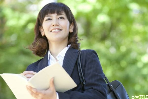 什么是更年期呢 更年期有什么癥狀呢 什么是更年期呢 更年期有什么癥狀呢