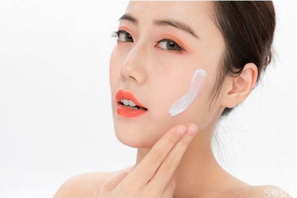 白天敷面膜好嗎 怎樣敷面膜效果最好 白天敷面膜好嗎 怎樣敷面膜效果最好
