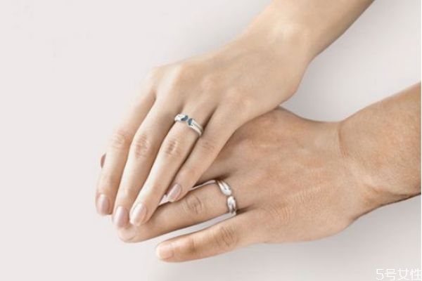 情侶之間送什么禮物好 送一對(duì)情侶什么禮物好 情侶之間送什么禮物好 送一對(duì)情侶什么禮物好