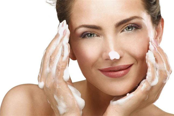 灌膚后要洗臉嗎 灌膚后要用洗面奶嗎 灌膚后要洗臉嗎 灌膚后要用洗面奶嗎