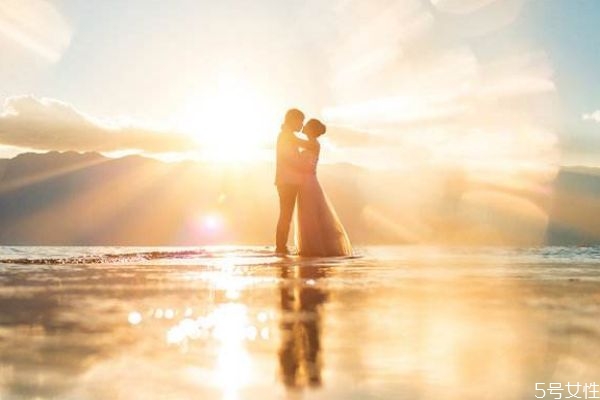 如何給女朋友一個(gè)浪漫的萬圣節(jié)呢 萬圣節(jié)應(yīng)該去那里呢 如何給女朋友一個(gè)浪漫的萬圣節(jié)呢 萬圣節(jié)應(yīng)該去那里呢