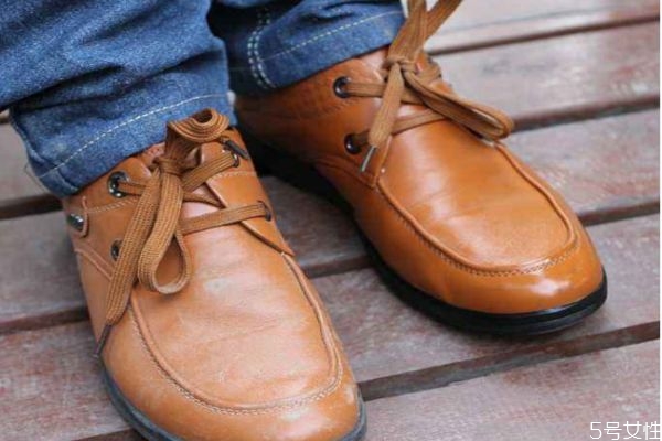 皮鞋有什么缺點(diǎn)嗎 皮鞋可以水洗嗎
