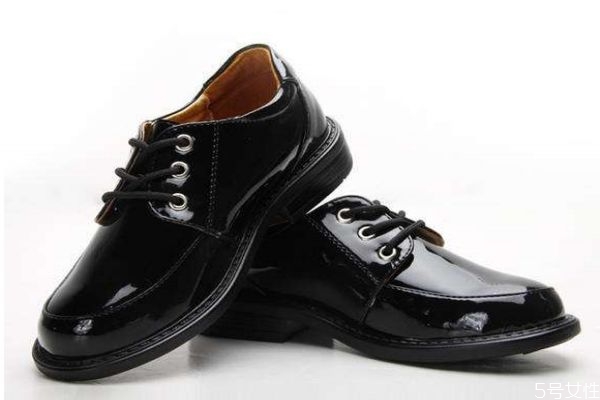 皮鞋有什么缺點(diǎn)嗎 皮鞋可以水洗嗎