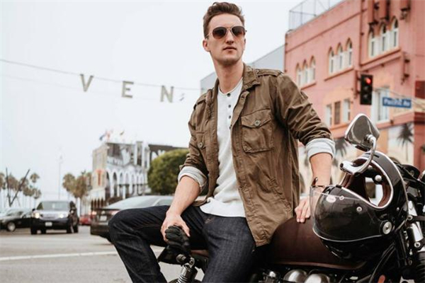 初秋男生穿什么外套好看 初秋男生外套穿搭圖片 初秋男生穿什么外套好看 初秋男生外套穿搭圖片