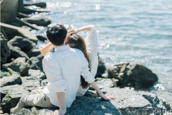 從朋友變成戀人是什么感受 朋友到戀人怎么轉(zhuǎn)變 從朋友變成戀人是什么感受 朋友到戀人怎么轉(zhuǎn)變