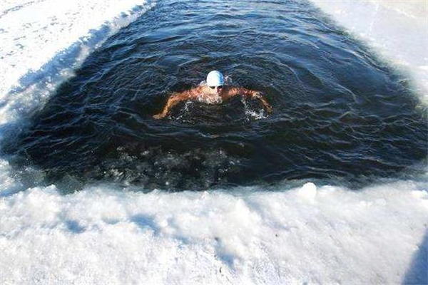 痛風(fēng)可以冬泳嗎 冠心病可以冬泳嗎 痛風(fēng)可以冬泳嗎 冠心病可以冬泳嗎