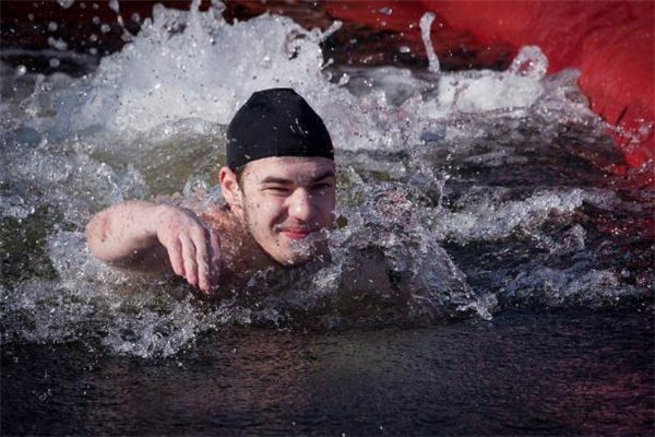 痛風(fēng)可以冬泳嗎 冠心病可以冬泳嗎 痛風(fēng)可以冬泳嗎 冠心病可以冬泳嗎