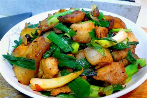 產(chǎn)婦能吃蒜苗嗎 坐月子可以吃蒜苗嗎 產(chǎn)婦能吃蒜苗嗎 坐月子可以吃蒜苗嗎