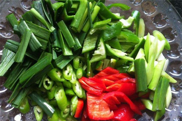 產(chǎn)婦能吃蒜苗嗎 坐月子可以吃蒜苗嗎 產(chǎn)婦能吃蒜苗嗎 坐月子可以吃蒜苗嗎