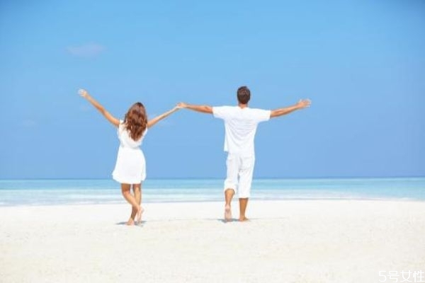 好朋友變成戀人尷尬嗎 好朋友成為戀人征兆 好朋友變成戀人尷尬嗎 好朋友成為戀人征兆