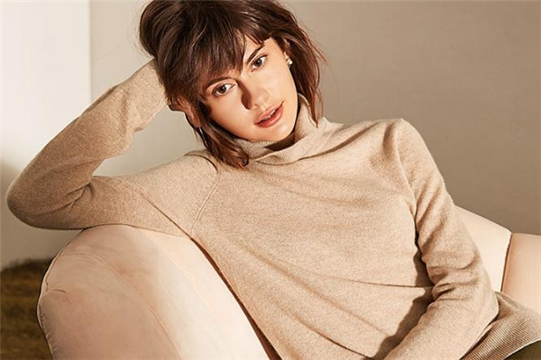 羊絨衫掛起來(lái)好還是疊起來(lái)好 羊絨衫掛著變形了怎么辦 羊絨衫掛起來(lái)好還是疊起來(lái)好 羊絨衫掛著變形了怎么辦