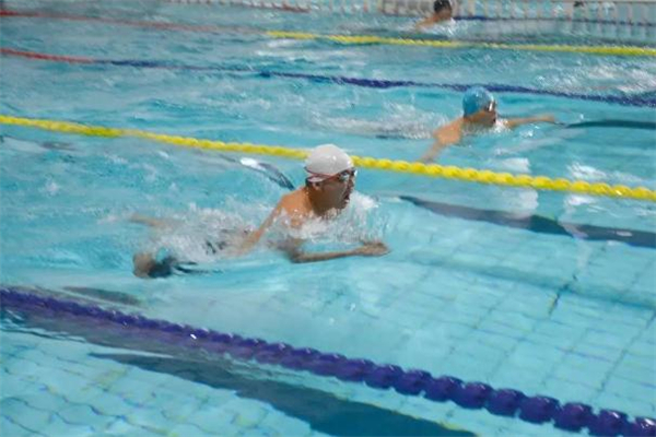 蛙泳蹬腿時是閉氣嗎 蛙泳蹬腿多久能學會 蛙泳蹬腿時是閉氣嗎 蛙泳蹬腿多久能學會