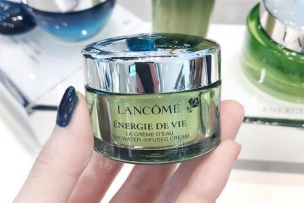 蘭蔻水光潤養(yǎng)系列怎么樣呢 水光潤養(yǎng)系列有什么產(chǎn)品呢 蘭蔻水光潤養(yǎng)系列怎么樣呢 水光潤養(yǎng)系列有什么產(chǎn)品呢