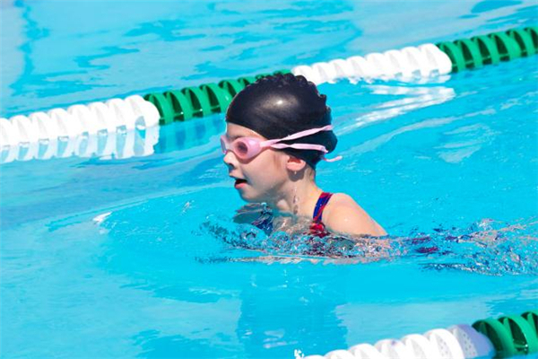 蛙泳窄蹬腿是哪發(fā)力 蛙泳窄蹬腿比寬蹬腿快嗎 蛙泳窄蹬腿是哪發(fā)力 蛙泳窄蹬腿比寬蹬腿快嗎