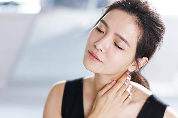 不同功效的精華如何一起用 不同品牌的護(hù)膚品如何一起用