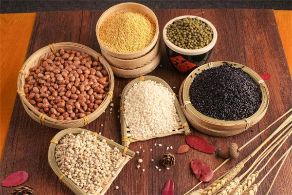 減肥看熱量還是碳水化合物 脂肪和碳水哪個(gè)更容易長(zhǎng)胖 減肥看熱量還是碳水化合物 脂肪和碳水哪個(gè)更容易長(zhǎng)胖